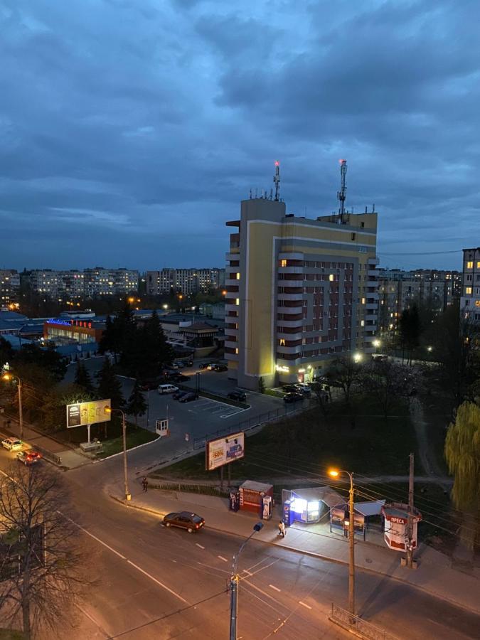 Люкс Апартаменти В Жкарена Та Жк Great House Rivne Ngoại thất bức ảnh