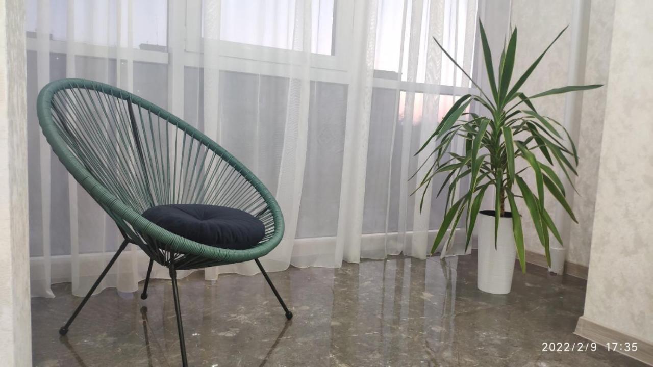 Люкс Апартаменти В Жкарена Та Жк Great House Rivne Ngoại thất bức ảnh