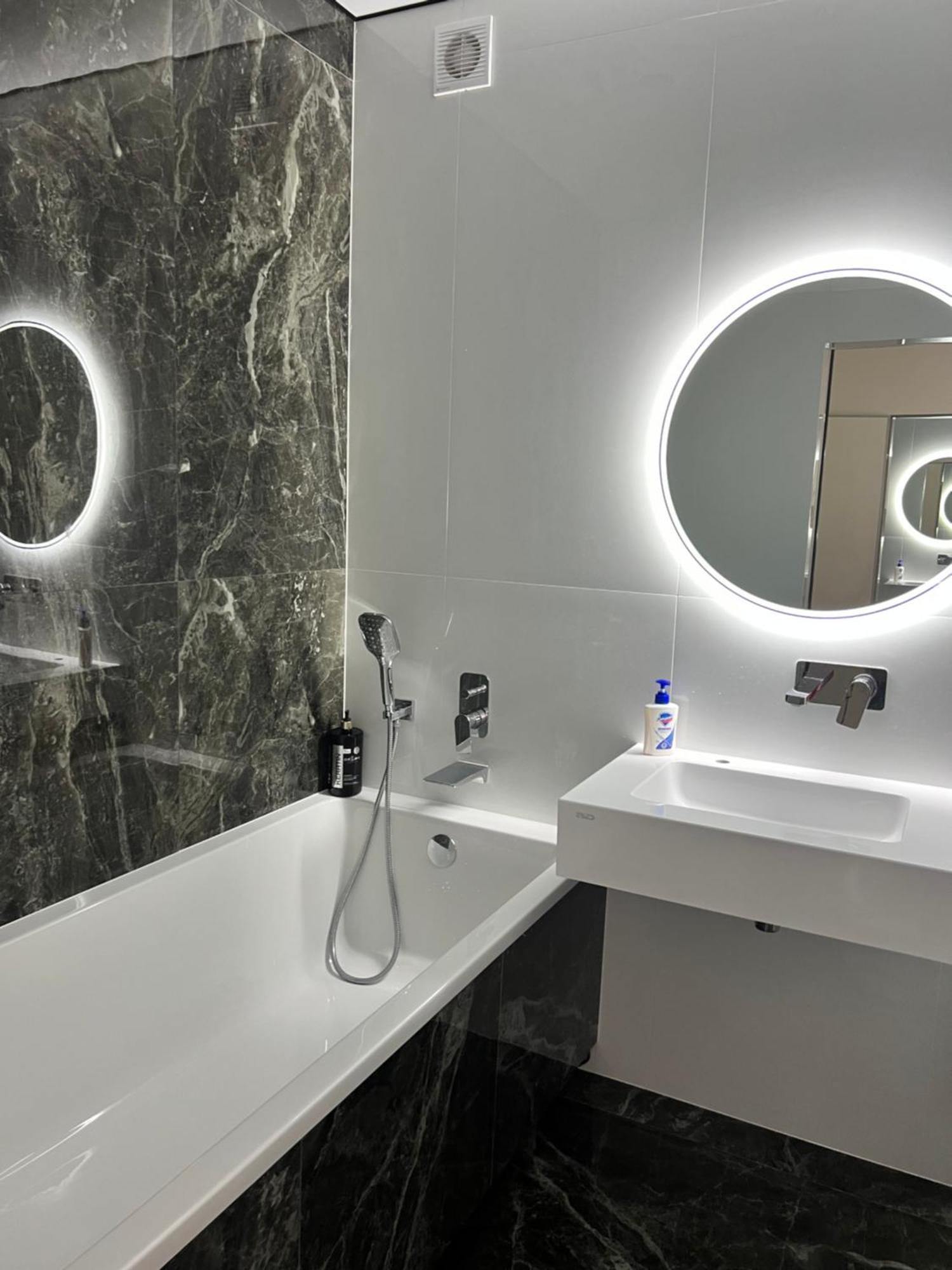 Люкс Апартаменти В Жкарена Та Жк Great House Rivne Ngoại thất bức ảnh