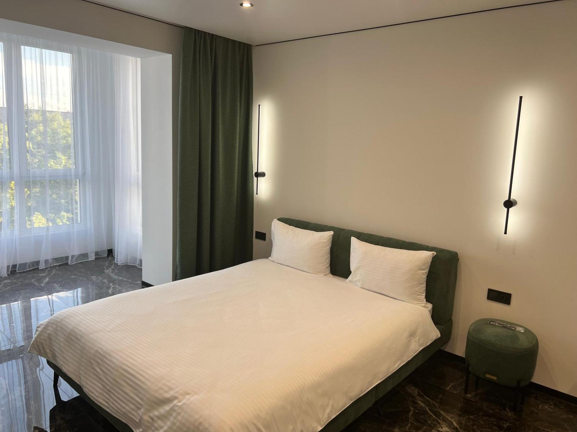 Люкс Апартаменти В Жкарена Та Жк Great House Rivne Ngoại thất bức ảnh