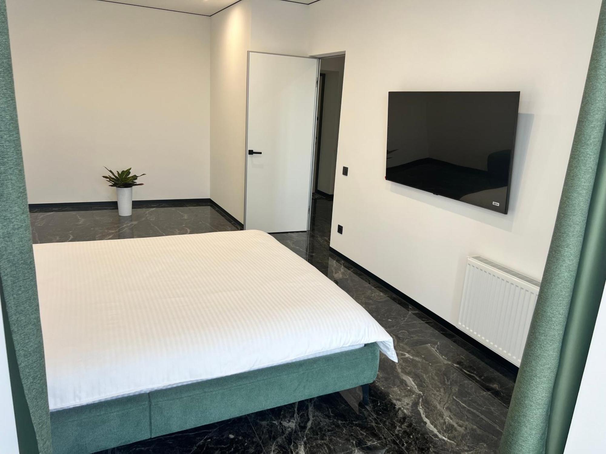 Люкс Апартаменти В Жкарена Та Жк Great House Rivne Ngoại thất bức ảnh